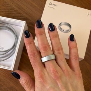 Oura Elegant Silver Ring